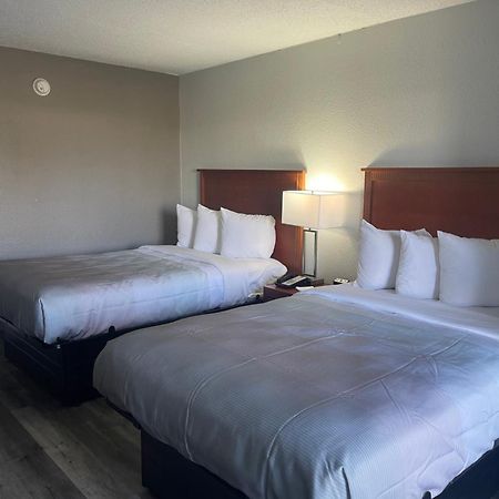 Quality Inn Fayetteville Near Fort Bragg Екстер'єр фото