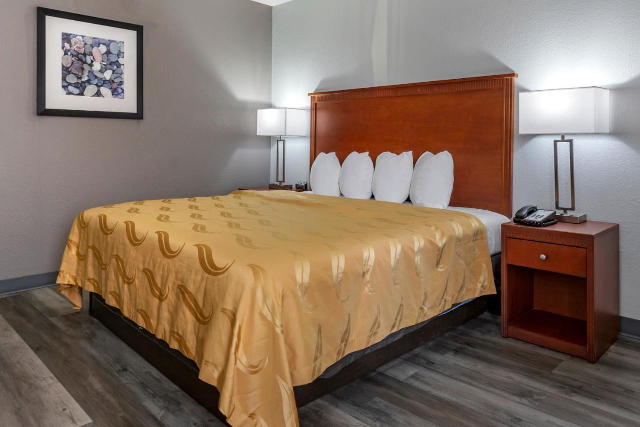 Quality Inn Fayetteville Near Fort Bragg Екстер'єр фото