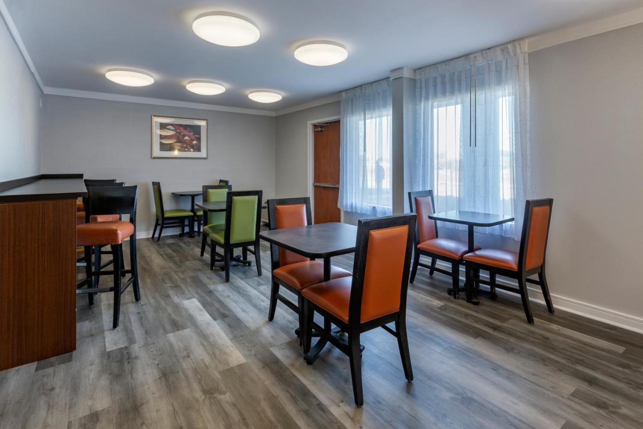 Quality Inn Fayetteville Near Fort Bragg Екстер'єр фото
