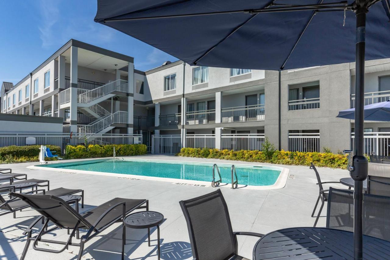 Quality Inn Fayetteville Near Fort Bragg Екстер'єр фото