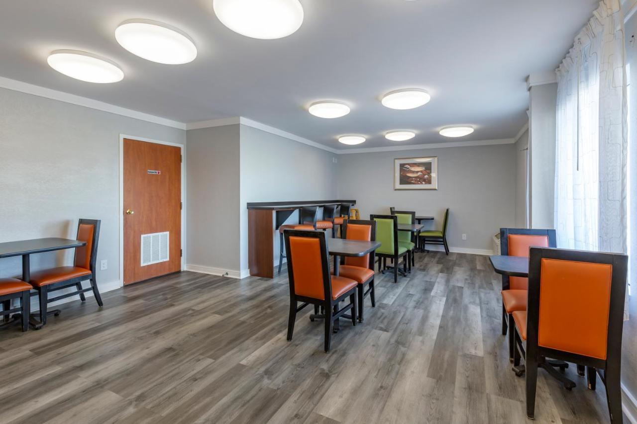 Quality Inn Fayetteville Near Fort Bragg Екстер'єр фото