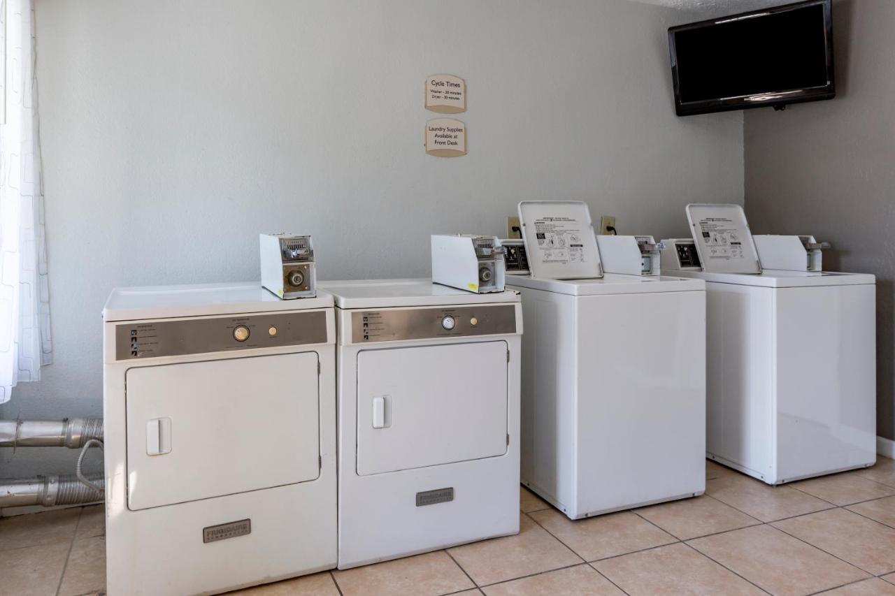 Quality Inn Fayetteville Near Fort Bragg Екстер'єр фото