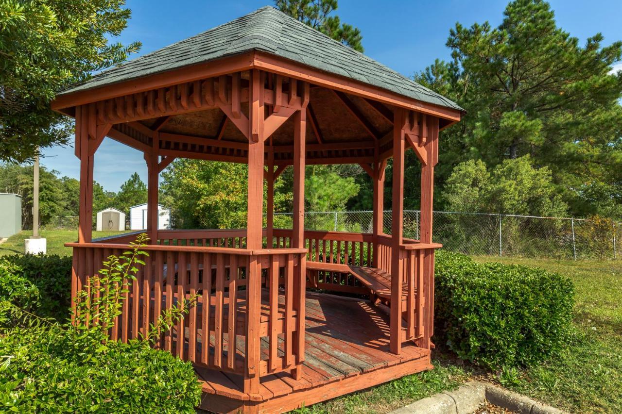 Quality Inn Fayetteville Near Fort Bragg Екстер'єр фото