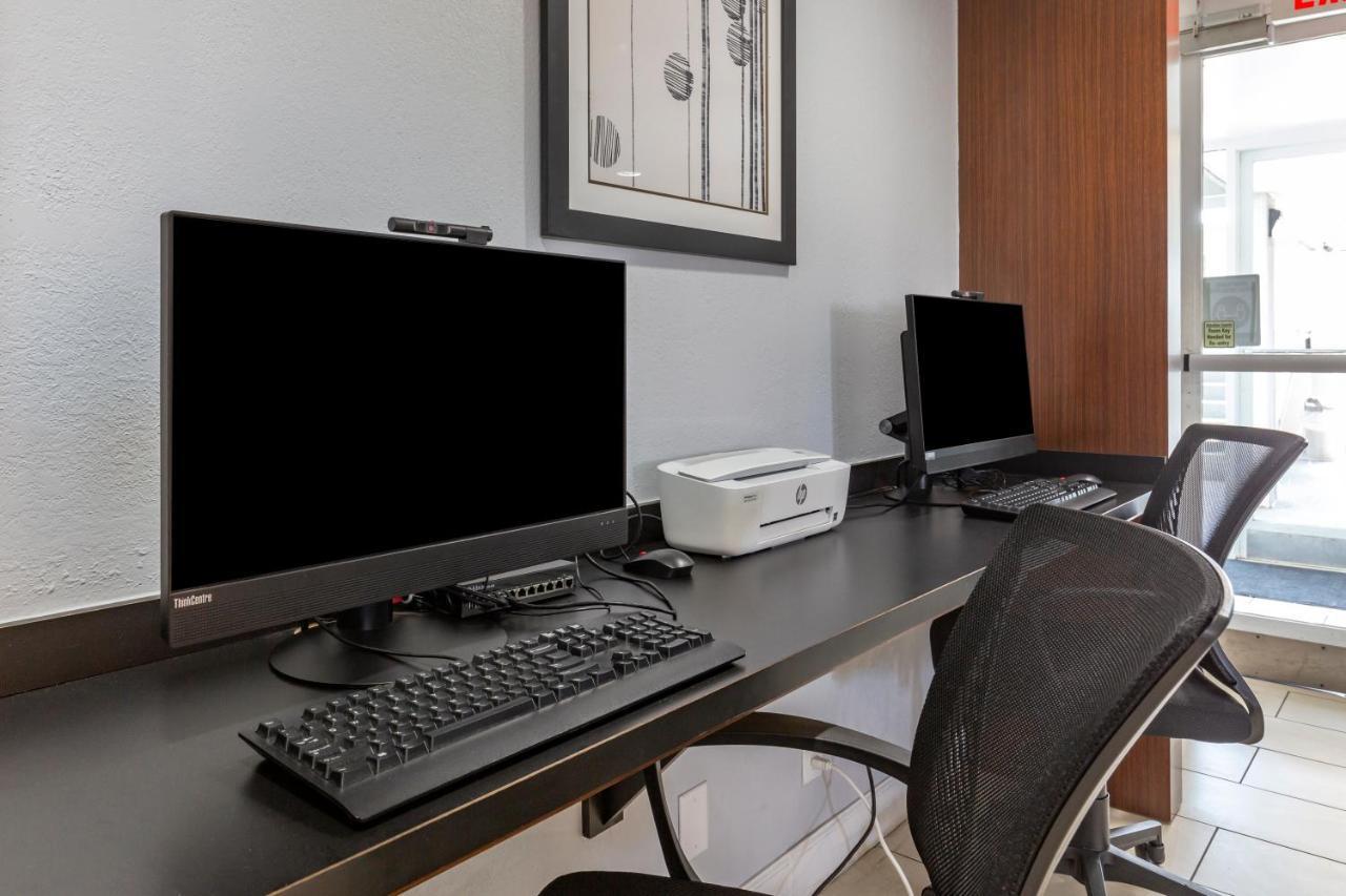 Quality Inn Fayetteville Near Fort Bragg Екстер'єр фото