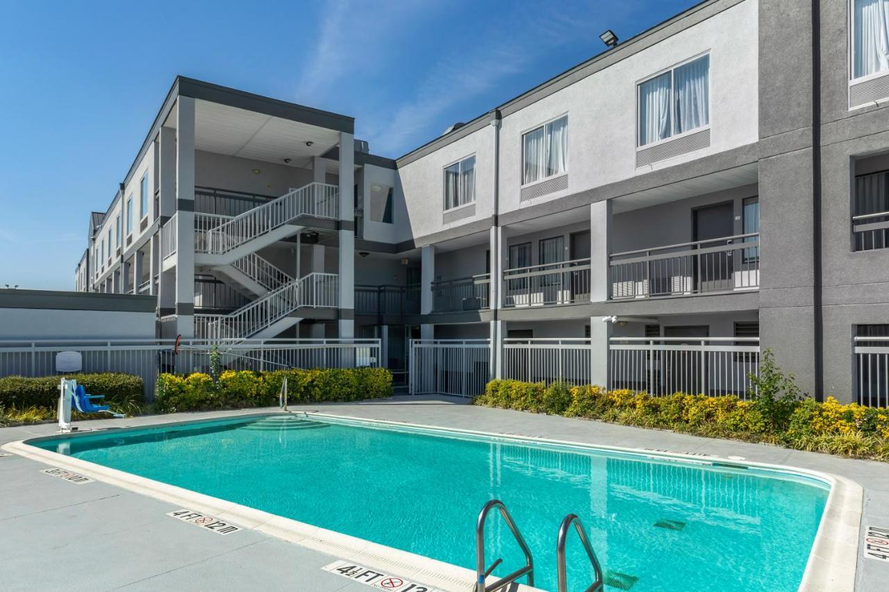 Quality Inn Fayetteville Near Fort Bragg Екстер'єр фото
