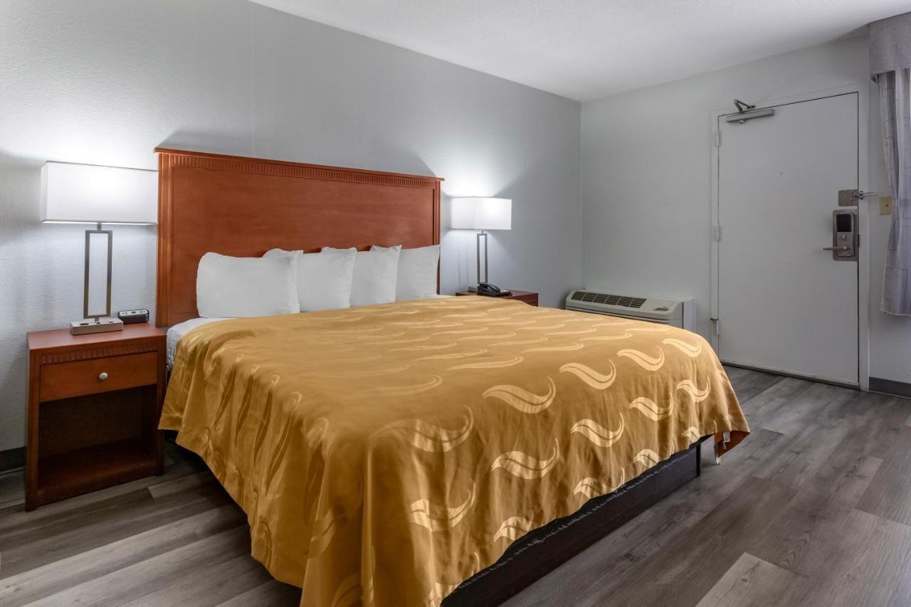Quality Inn Fayetteville Near Fort Bragg Екстер'єр фото