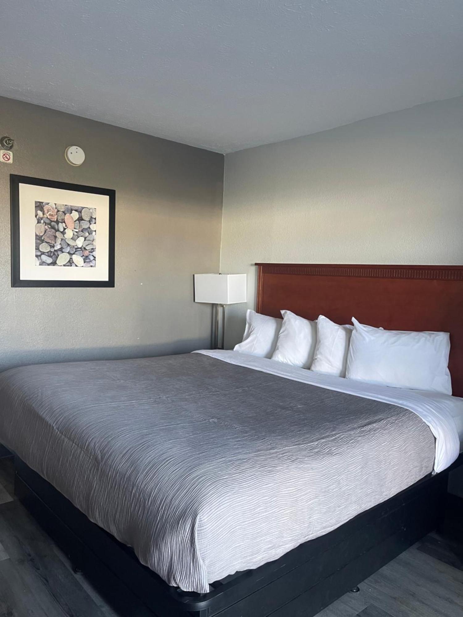 Quality Inn Fayetteville Near Fort Bragg Екстер'єр фото