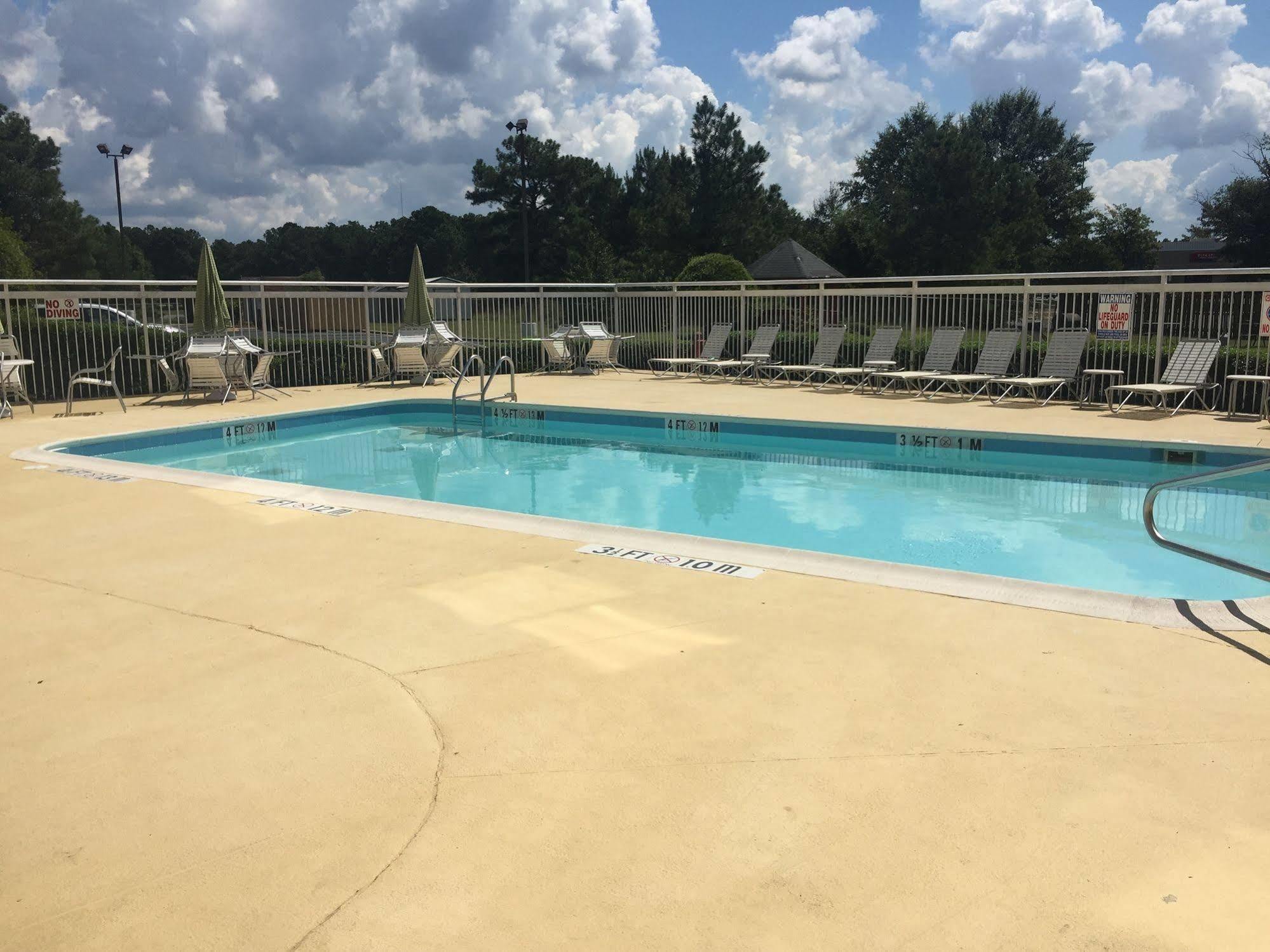 Quality Inn Fayetteville Near Fort Bragg Екстер'єр фото