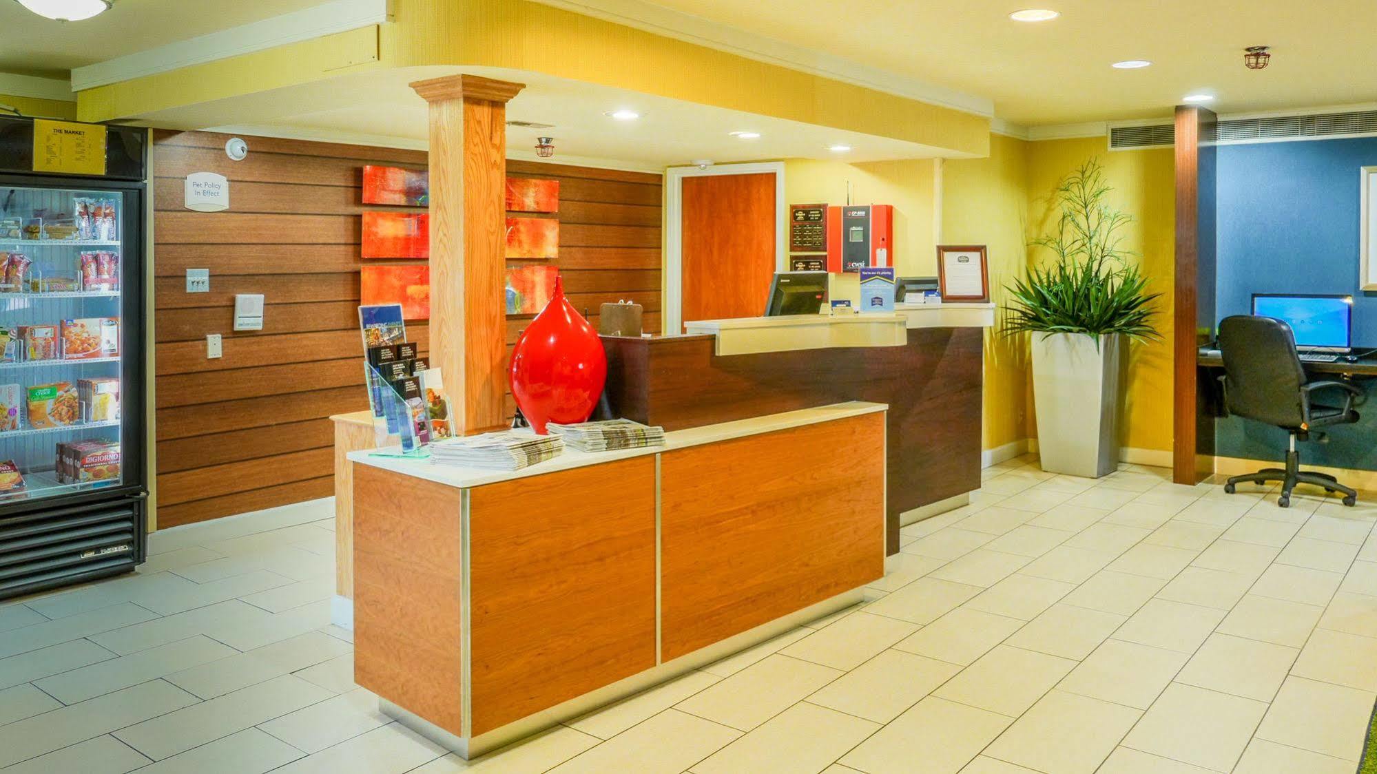 Quality Inn Fayetteville Near Fort Bragg Екстер'єр фото