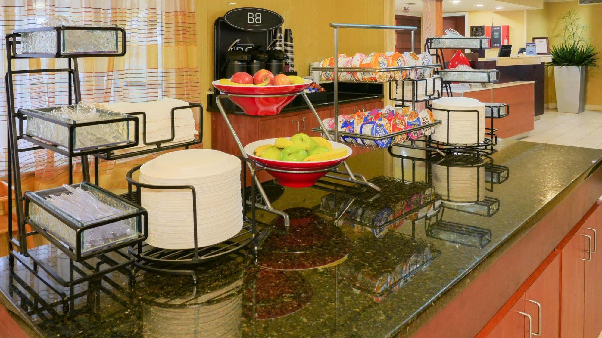 Quality Inn Fayetteville Near Fort Bragg Екстер'єр фото