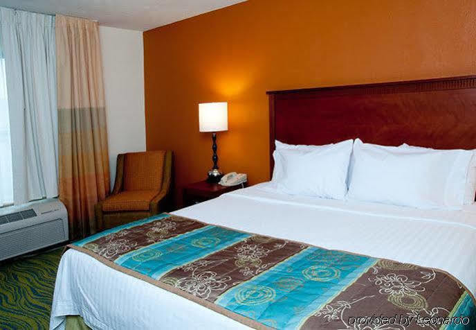 Quality Inn Fayetteville Near Fort Bragg Екстер'єр фото