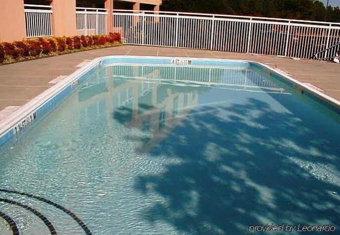 Quality Inn Fayetteville Near Fort Bragg Екстер'єр фото